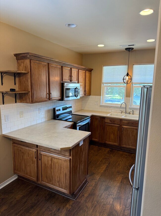 Photo - MOVE-IN TODAY, SW Old Mill Area 3 Bdrm, 2 ... House