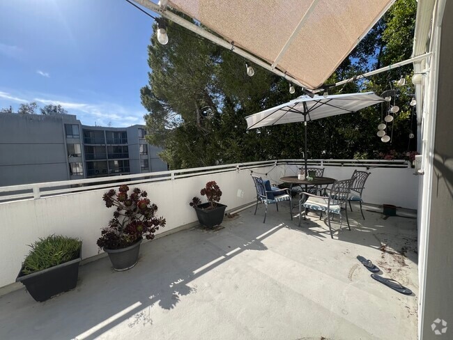 Building Photo - 650 Kelton Ave Unit 301 Rental