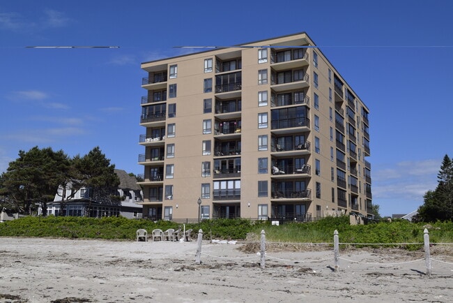 Building Photo - 205 E Grand Ave Unit 4A