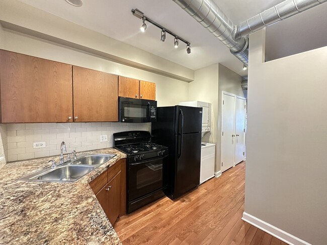 Photo - 674 N Orleans St Unit J04P