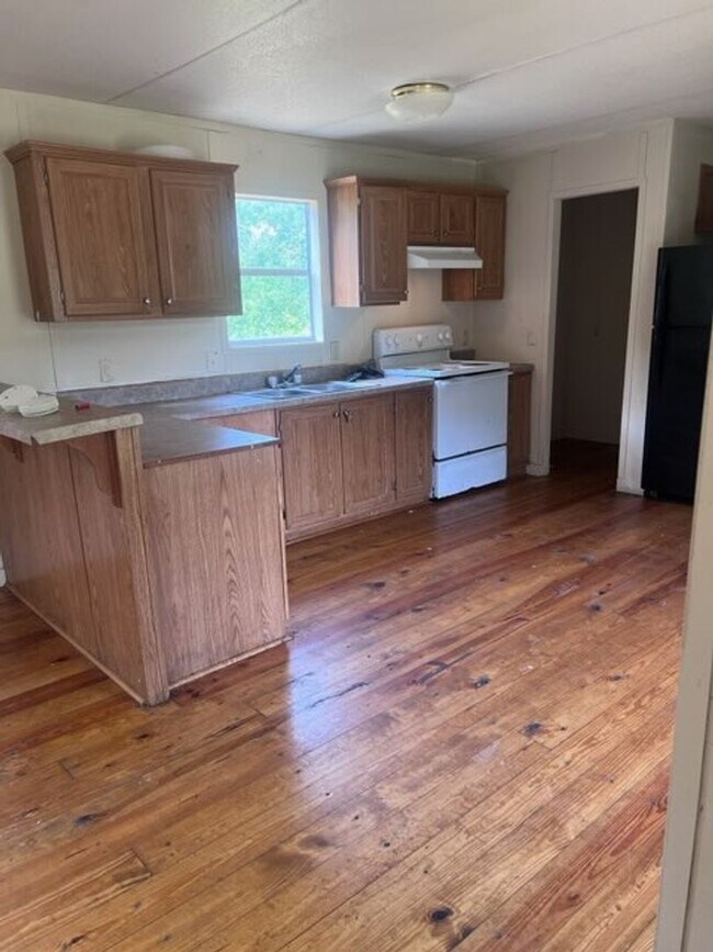 3 Bedroom Home -ALL UTILITIES INCLUDED! - 3 Bedroom Home -ALL UTILITIES INCLUDED! Unit 108 Dr 453