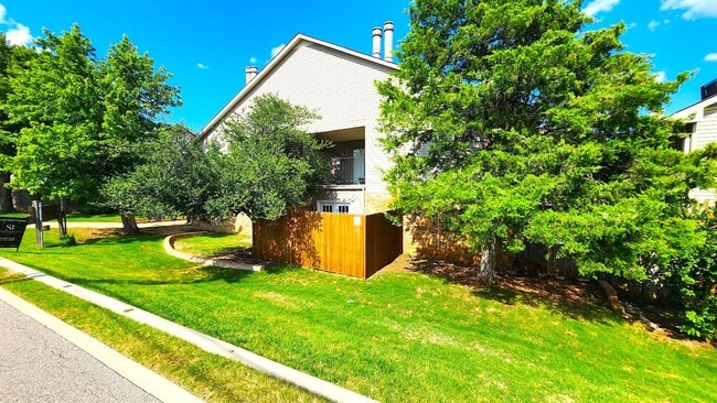 Building Photo - Super Cute Condo in the Ashbriar Village Condo close to Lake Hefner