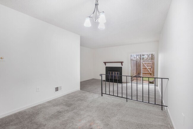 Photo - Beautiful 2 Bedroom Lower Level Condo in L...