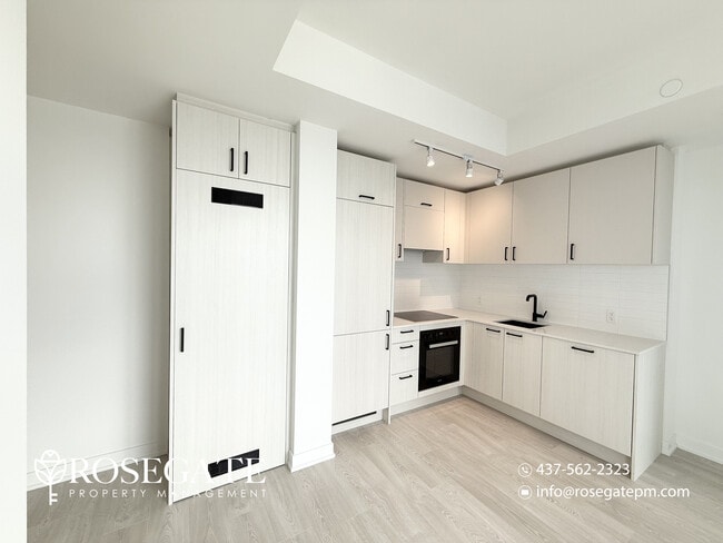 Photo - Modern 1-Bedroom Condo with Private Balcony & Premium Amenities – North York Unité 2404