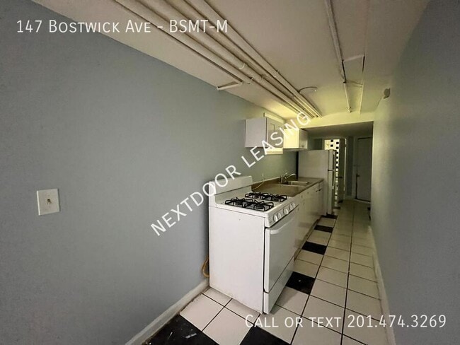 Building Photo - 147 Bostwick Ave Unit BSMT-M