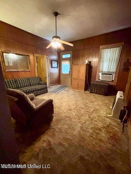 Photo - 156 W Enterprise St