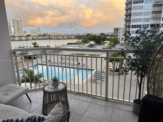 Building Photo - 18061 Biscayne Blvd Unit 404