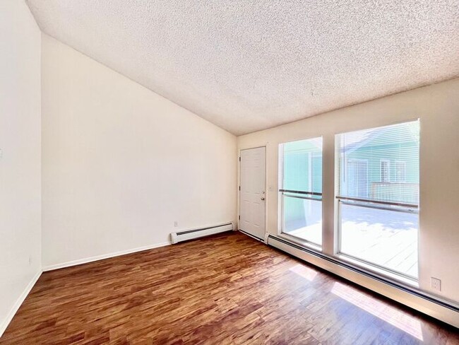 Photo - 1 Bed, 1 Bath Apartment!
