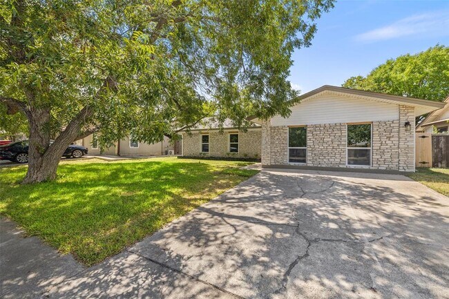 Photo - 1111 Spearson Ln