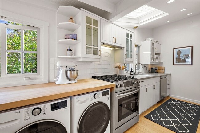 Photo - Woods Cove Furnished Cottage