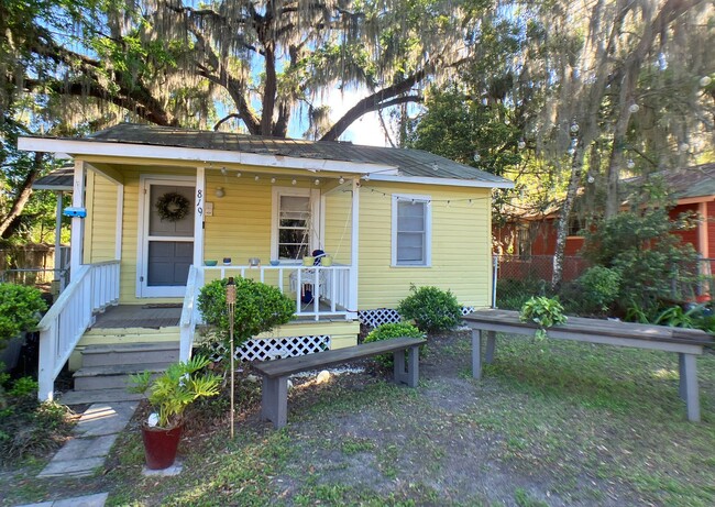 Lovely 2 Bedroom, 1 Bathroom Home (Huge Ba... - Lovely 2 Bedroom, 1 Bathroom Home (Huge Ba...