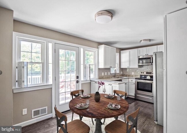 Photo - 2617 E Maple St