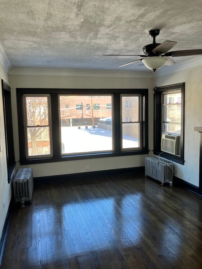 Living - 4319 W Monroe St Unit 2