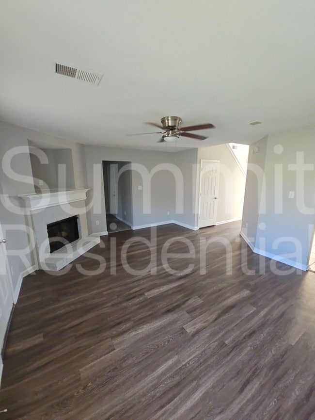 Photo - 4560 Longtree Ave