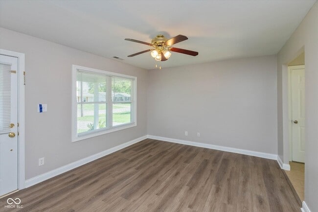 Photo - 1548 Churchill Rd