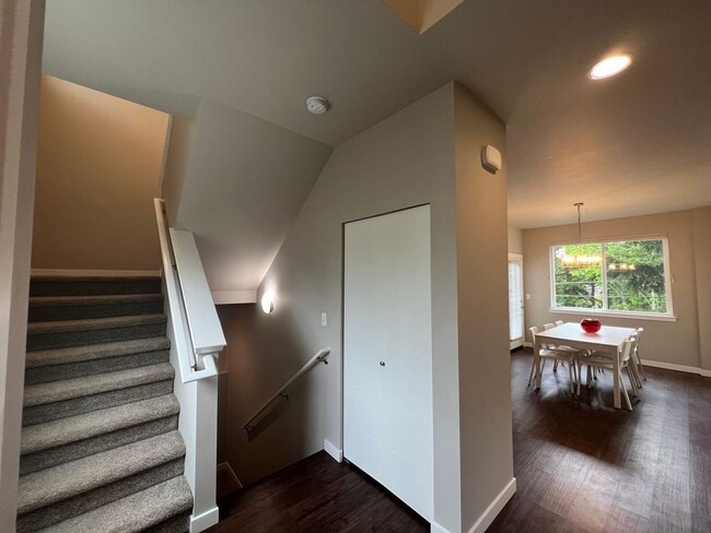 Photo - Newer 5 Bedroom House close to Shopping, Lake Padden, WWU, South Side of Bellingham