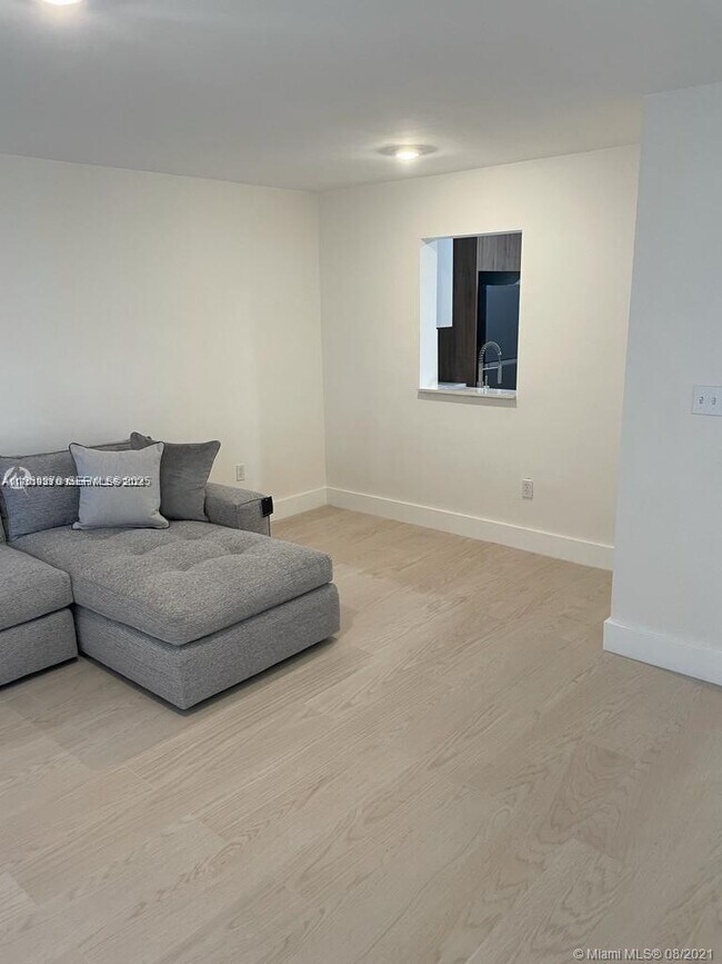 Photo - 1720 NW N River Dr Unidad 503