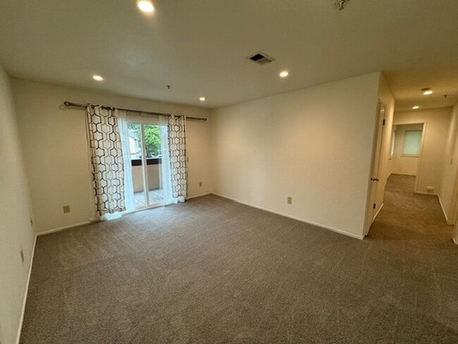 Beautiful 3 Bedroom, 2 Bathroom Upstairs C... - Beautiful 3 Bedroom, 2 Bathroom Upstairs C...