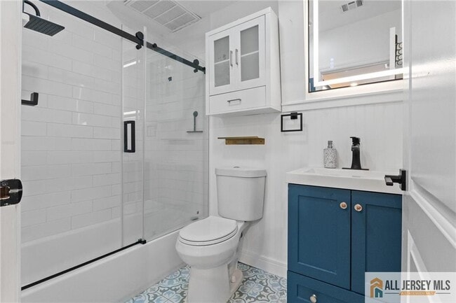 Building Photo - 362 1/2-362 New St