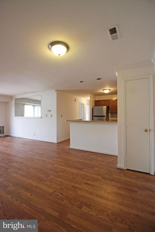 Building Photo - 102 Chesterfield Ln Unit 203