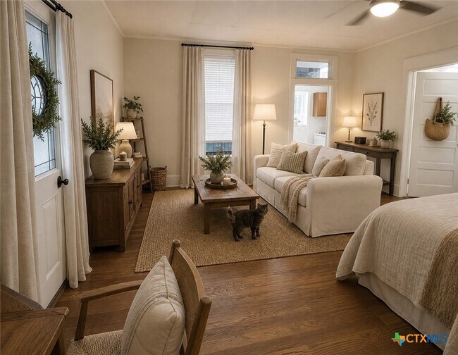 Building Photo - 527 W San Antonio St Unit 7