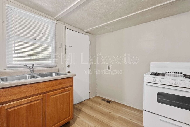 Photo - 902 Eastwich Dr