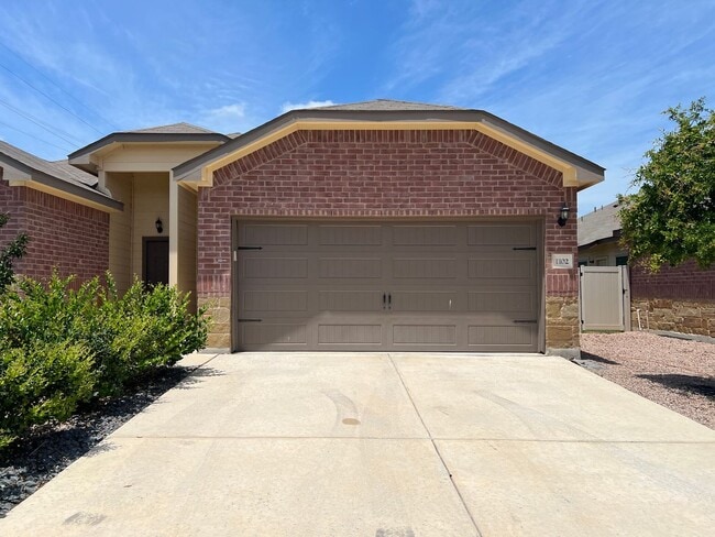 Building Photo - Luxury 3/2 Duplex in Seguin, Texas