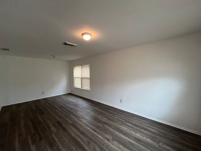 Photo - 8419 Manderly Pl