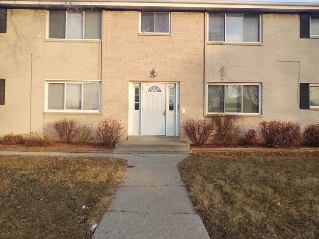 Building Photo - 5730N91stM Unit APT-1