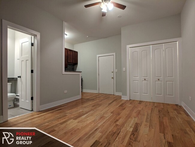 Photo - 634 W Barry Ave