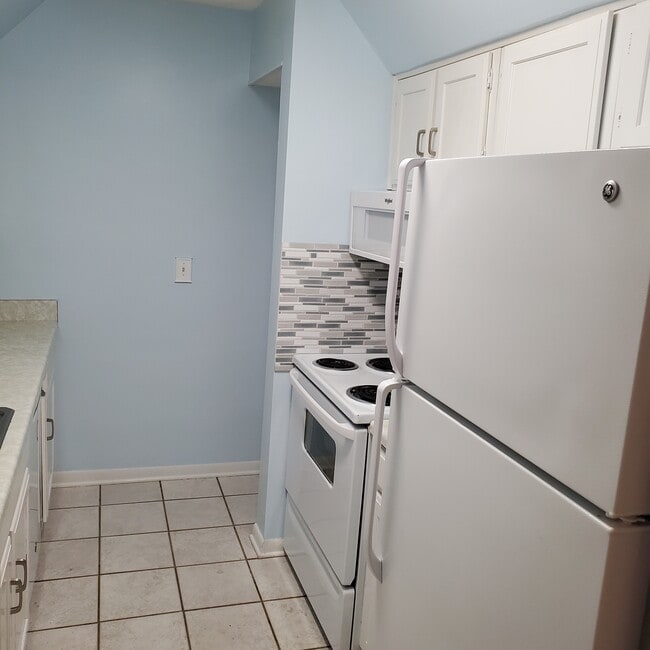 Photo - 102 Saint James Pl