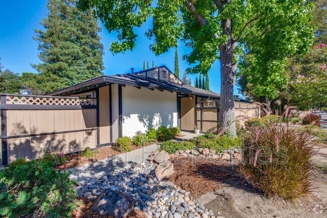 Building Photo - 1234 Blackberry Terrace Rental