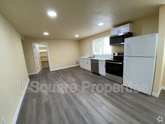 Building Photo - 7041 S 116th Pl Rental