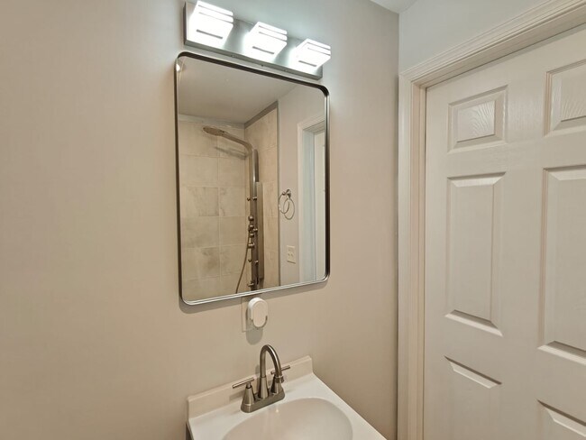 Photo - 2007 W Indiana Ave