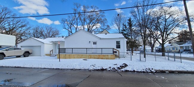 Building Photo - 166 W Milton Ave