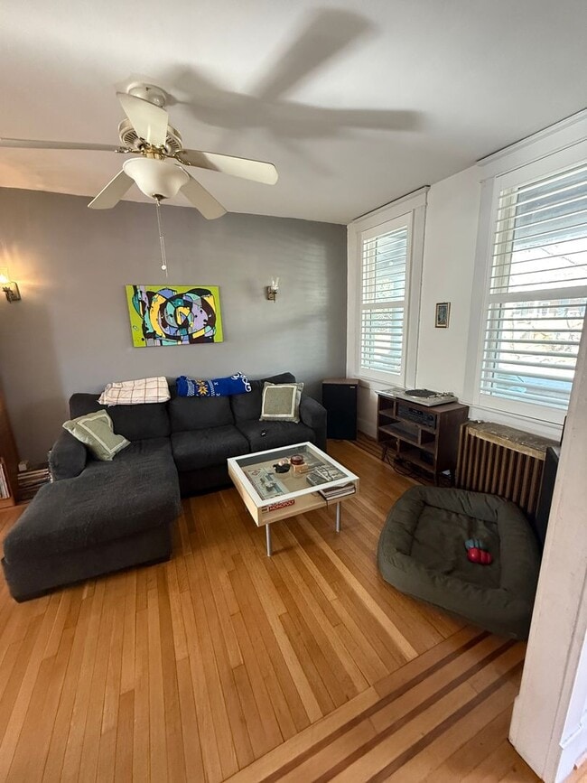 Building Photo - 1349 W 41st St Unit 1st Floor