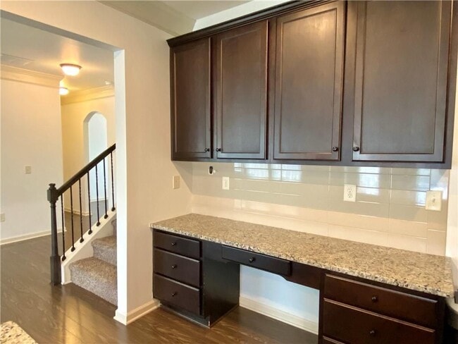 Photo - 611 Stonehurst Ln