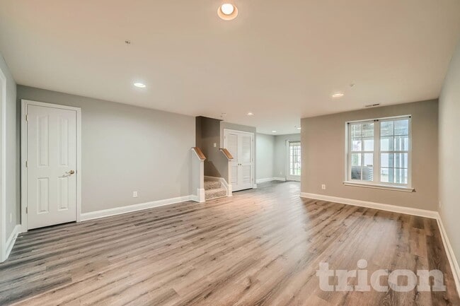 Photo - 566 Callander Way