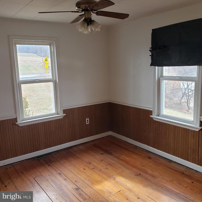 Photo - 19 Laverne Dr