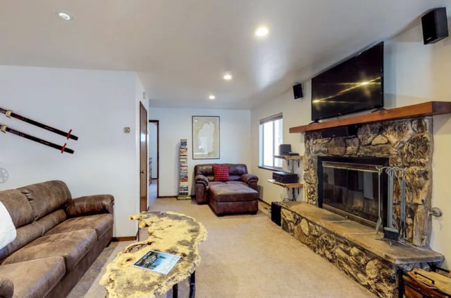 Photo - 889 Tallac Ave