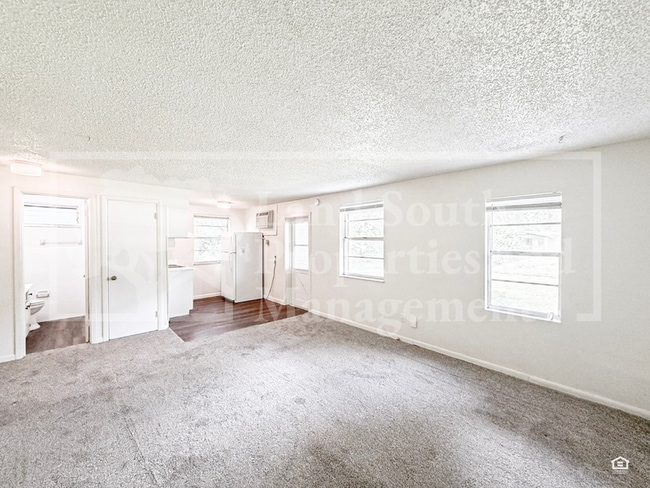 Photo - 1030 Lakewood Ct