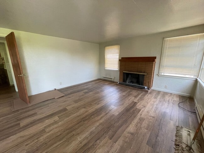 Photo - 2 bedroom house with a basement and carport