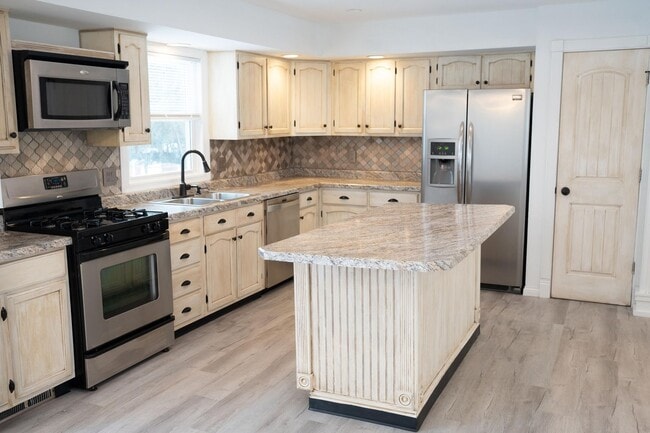 Photo - 919 Seneca Dr