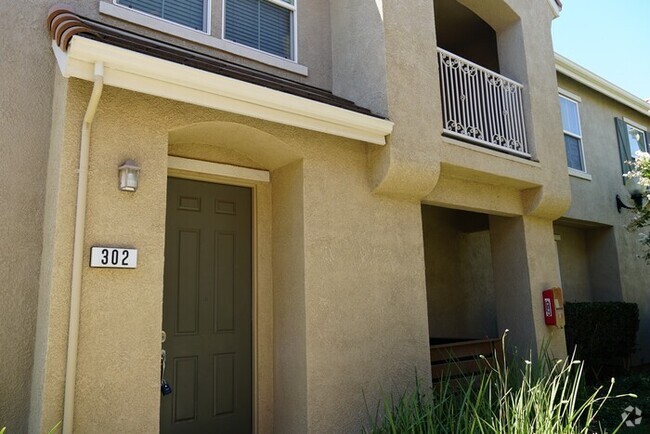 Building Photo - 2 bedroom 2 bathroom condo in Roseville