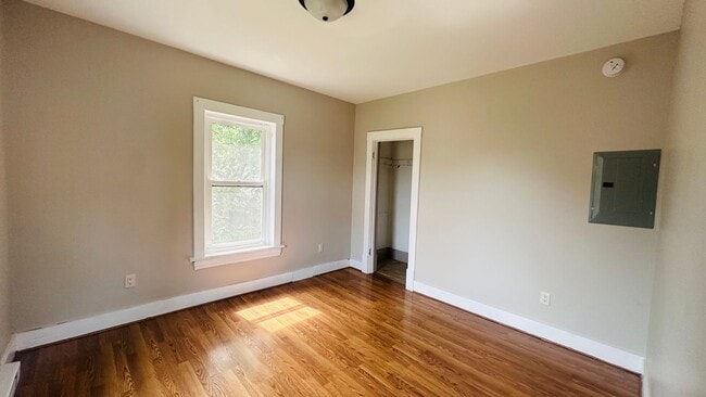 Building Photo - Hamlin-427 S Jackson St Unit 2
