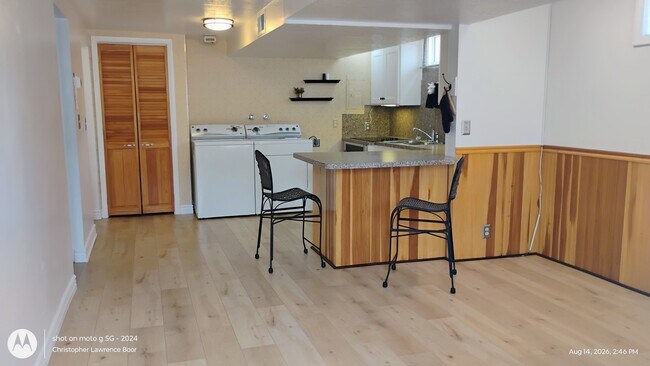 3619 Van Buren Ave Unidad basement apartment