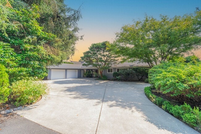 Photo - 4-Bedroom Luxury Home for Rent by Portland Golf Club