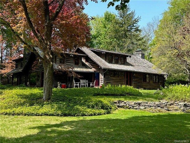 Photo - 204 S Amenia Rd House