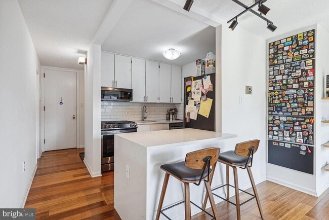 Photo - 1280 21st St NW Unidad 602