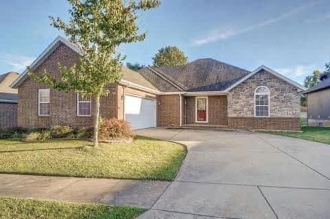 Building Photo - 3 Bedroom with Garage! HOA PAID! Rental